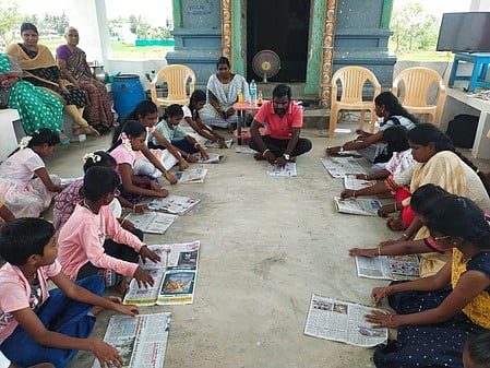 இலவங்காா்குடியில் நடைபெற்ற கோடைகால பயிற்சி முகாமில் பங்கேற்ற குழந்தைகள்.