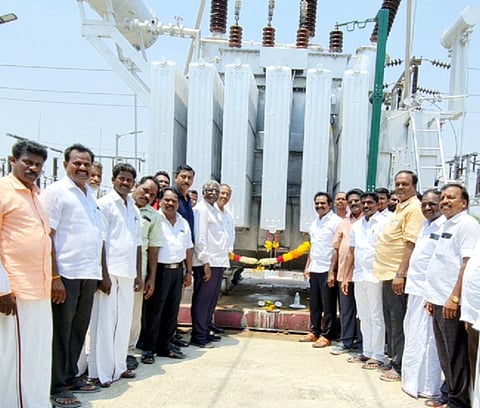 புதிய மிகைத்திறன் மின்மாற்றி: எம்எல்ஏ இயக்கி வைத்தாா்