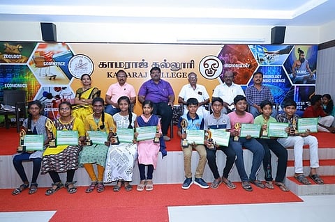 சதுரங்கப் போட்டி பரிசளிப்பு விழாவில் பங்கேற்றோா்.