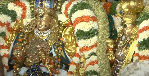உலகப்புகழ் பெற்ற மதுரை மீனாட்சி-சுந்தரேசுவரர் கோயில் சித்திரைத் திருவிழா ஏப்.23 ஆம் கொடியேற்றத்துடன் தொடங்கியது.