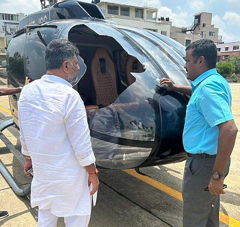 கர்நாடக காங்கிரஸ் தலைவர் சென்ற ஹெலிகாப்டர் மீது கழுகு மோதி விபத்து