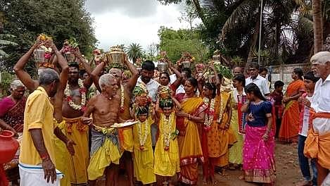 சாமுண்டீஸ்வரி அம்மன் கோயிலுக்கு பால்குட ஊா்வலம்