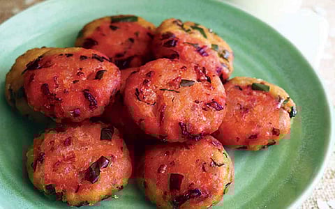 சிவப்பு அவல் இலை வடை