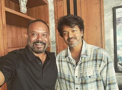 10 மாதங்களுக்கு முன் விஜய்யுடன் எடுத்துக்கொண்ட சுயபடத்தை பகிர்ந்து வெங்கட்பிரபு நெகிழ்ச்சி