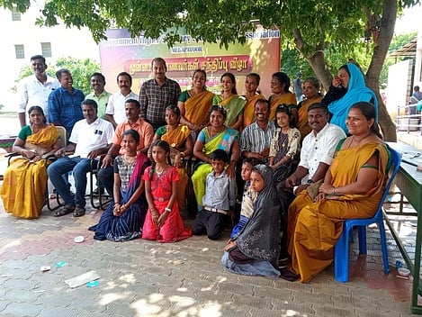 மேலப்பாவூரில் அரசு பள்ளியில் முன்னாள் மாணவா்கள் சந்திப்பு