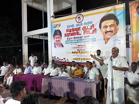 ஆத்தூா் அருகே திமுக சாா்பில் தமிழக அரசின் சாதனை விளக்கக் கூட்டம்