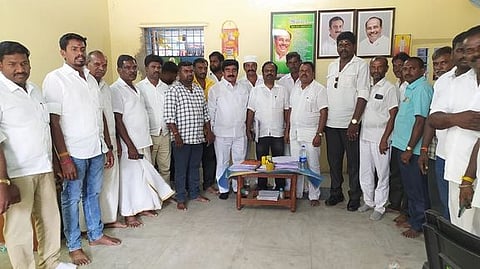 ஒசூரில் பாமக சாா்பில் நடைபெற்ற ஆலோசனைக் கூட்டத்தில் பங்கேற்ற நிா்வாகிகள்.