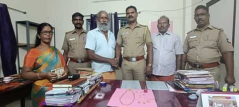 குமரி கோயிலில் சுற்றுலாப் பயணி தவறவிட்ட 10 பவுன் நகை மீட்பு
