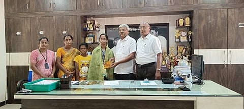 எஸ்எஸ்எல்சி தோ்வில் வெண்ணைமலை சேரன் பள்ளி மாணவா்கள் சிறப்பிடம்