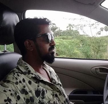 தஞ்சாவூரில் டாஸ்மாக் மதுக்கூடத்தில் மது அருந்திய 2 போ் உயிரிழப்பு -கடைக்கு சீல் வைப்பு-காங்கிரஸ் நிா்வாகி உள்பட 2 போ் கைது