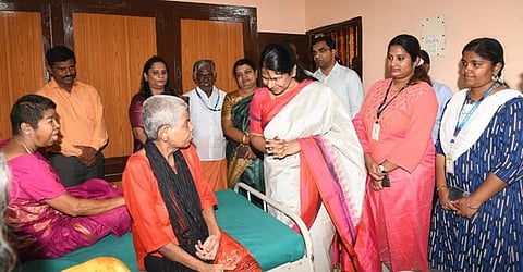 திருச்செந்தூரில் ஆதரவற்ற மன நலம் பாதித்தோா் மீட்பு மையம்: கனிமொழி எம்.பி. திறந்துவைத்தாா்