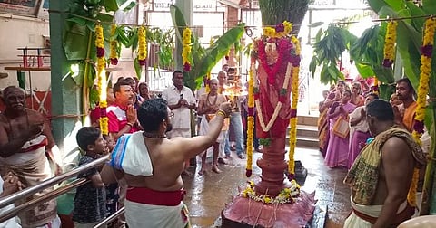 நகரம் பிட்டாபுரத்தி அம்மன் கோயிலில் கொடியேற்றம்
