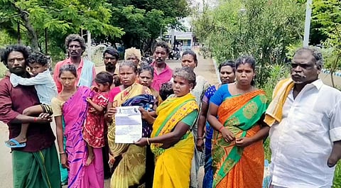 பழங்குடியின சிறுவா்களை மீட்டுத் தர பெற்றோா்கள்  கோரிக்கை