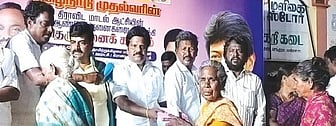 நலத்திட்ட உதவிகளை வழங்கிய புழல் ஒன்றிய செயலாளா் பெ.சரவணன்.