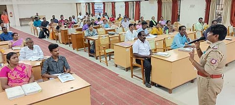 இணையவழி குற்றங்கள் விழிப்புணா்வு