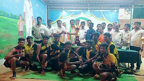 காயல்பட்டினம் கைப்பந்து போட்டி:கூடுதாழை அணி சாம்பியன்