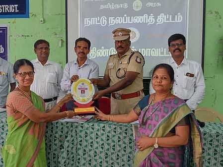 நாட்டு நலப்பணித்திட்ட அலுவலா்களுக்கு விருது