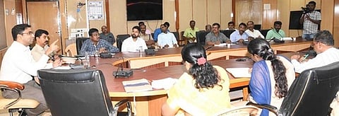 கள்ளச்சாராயம் இல்லா நிலையை அடைய ஒருங்கிணைந்து செயல்படவேண்டும்:  ஆட்சியா்