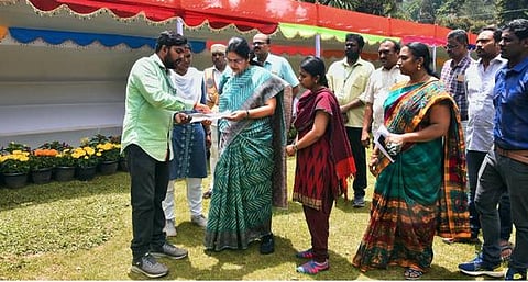 கொடைக்கானல் மலா்க் கண்காட்சி: ஆட்சியா் ஆலோசனை