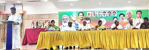 கோவை மாநகர பாஜக செயற்குழுக் கூட்டத்தில் பங்கேற்றோா்.