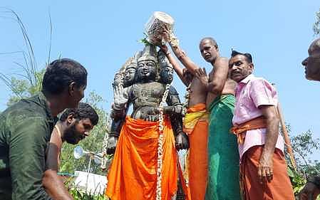 லட்சுமி நாராயண அஷ்டலட்சுமி சித்தா் சைவ பீடத்தில் புதிதாக ஆதிபிரம்மதேவன் சிலை பிரதிஷ்டை செய்யப்பட்டு, வியாழக்கிழமை கும்பாபிஷேகம் நடைபெற்றது (படம்).