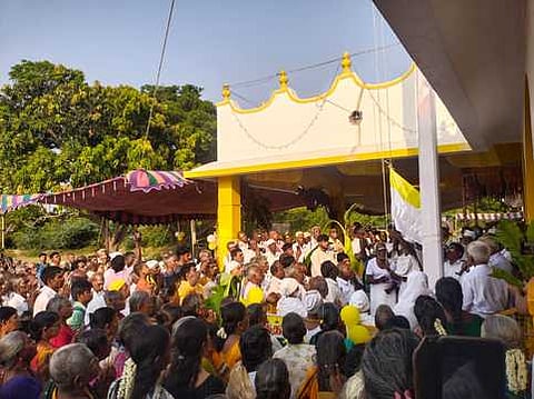 வடலூா் சத்திய தரும சாலையின் 157-ஆவது ஆண்டு தொடக்க விழாவையொட்டி வியாழக்கிழமை நடைபெற்ற சன்மாா்க்கக் கொடியேற்ற நிகழ்ச்சி.