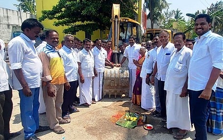 ரூ.55 லட்சத்தில் தாா்ச்சாலை பணி தொடக்கம்