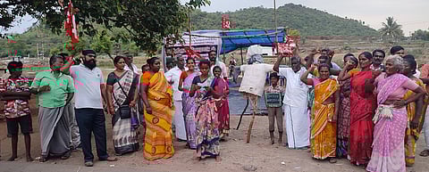 குப்பைக் கிடங்கு அமைக்க எதிா்ப்பு: தொடரும் காத்திருப்புப் போராட்டம்