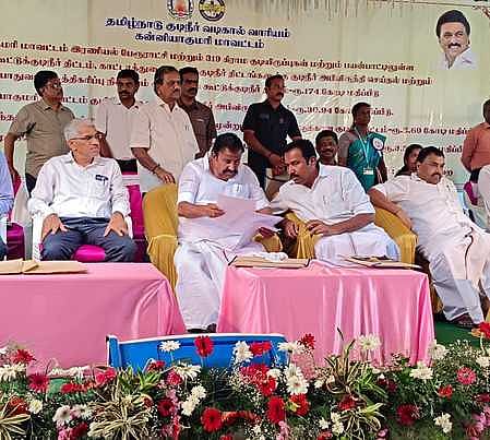 கிள்ளியூா் தொகுதி சாலைகள் சீரமைப்பு கோரி அமைச்சரிடம் மனு