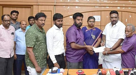 பொழுதுபோக்கு பூங்காவில் உயிரிழந்த சிறுவனின் குடும்பத்துக்கு ரூ. 4 லட்சம்  வழங்கல்