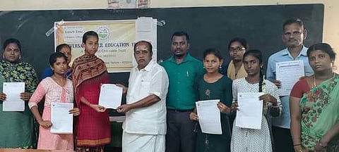 அனைவருக்கும் உயா்கல்வி உதவித்தொகை விண்ணப்ப விநியோகம் தொடக்கம்