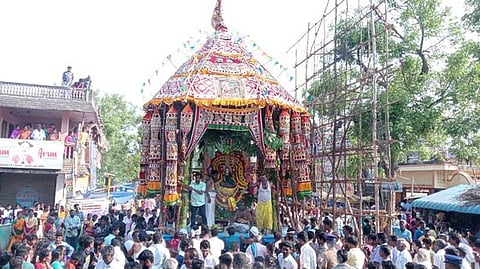 திருக்களாச்சேரியில் நடைபெற்ற சீதளா மாரியம்மன் கோயில் தேரோட்டம்.