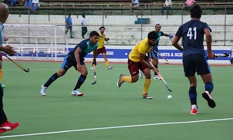 அரையிறுதியில் மோதிய புதுதில்லி பஞ்சாப் தேசிய வங்கி- புதுதில்லி பெட்ரோலியம் விளையாட்டு ஊக்குவிப்பு அணிகள்.