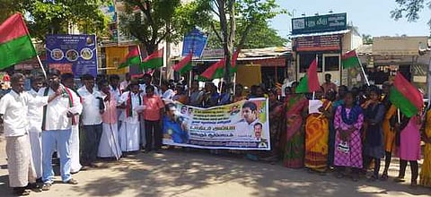 ஆா்ப்பாட்டத்தில் பங்கேற்றோா்