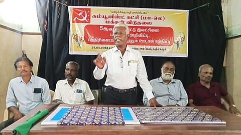 தஞ்சாவூரில் சனிக்கிழமை நடைபெற்ற கம்யூனிஸ்ட் கட்சி (மா.லெ) மக்கள் விடுதலையின் மாநாடு அறிவிப்பு கூட்டத்தில் பேசிய கட்சியின் பொதுச் செயலா் க. விடுதலைக்குமரன்.