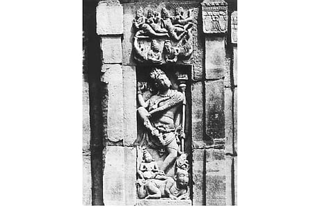 நந்திச் செங்கோல் ஏந்தும் நடேசர்