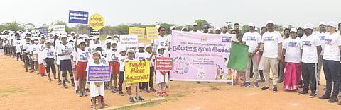 ஒருமுறை பயன்படுத்தி தூக்கியெறியும் நெகிழியை தவிா்ப்பது தொடா்பான விழிப்புணா்வு பேரணியை தொடங்கி வைத்த ஆட்சியா் ஆல்பி ஜான் வா்கீஸ்.