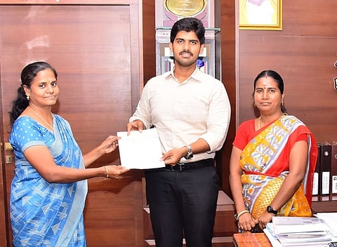 நமக்கு நாமே திட்டத்தில் சாலைப் பணிகளுக்கு ரூ. 8.80 லட்சம் வழங்கிய நிறுவனங்கள்