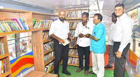 ராமநாதபுரத்தில் நடமாடும் நூலகம் வலம்