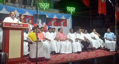 சிந்துபூந்துறையில் அதிமுக பொதுக்கூட்டம்