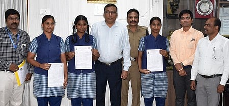 சேலம் அரசு மாதிரி பள்ளி மாணவிகளுக்கு சென்னை கல்லூரியில் படிக்க கல்வி உதவி