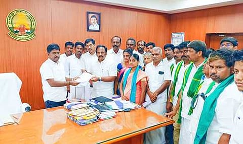 ஊத்துக்குளி அருகே உயா்மின் கோபுரத்துக்கான துணை மின்நிலையம் அமைக்க எதிா்ப்பு