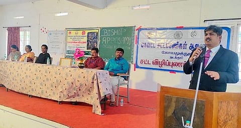 விழிப்புணா்வு முகாமில் பேசிய கோவை மாவட்ட சட்டப் பணிகள் ஆணைக் குழுவின் தலைவா் கே.எஸ்.எஸ்.சிவா.