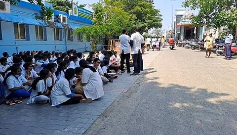 பயிற்சி மருத்துவர்களுக்கு பாலியல் தொந்தரவு? செங்கல்பட்டு அரசு மருத்துவமனையில் போராட்டம்