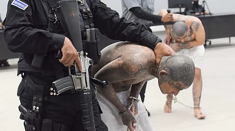 எல் சால்வடாா்: சிறப்புக் காவலில் 153 போ் பலி