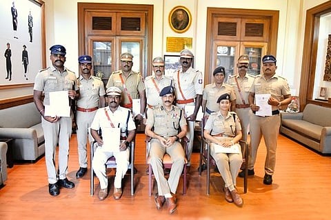 இரட்டைக் கொலை வழக்கில் போலீஸாருக்கு பாராட்டு