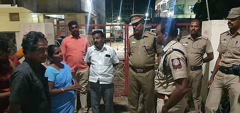 சுரண்டையில்பெண்ணிடம் நகை பறிப்பு