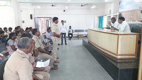 சத்தியமங்கலம்  வட்டாட்சியா்  அலுவலகத்தில்  நடைபெற்ற கள்ளச்சாராய  ஒழிப்பு ஆலோசனைக்  கூட்டத்தில்  பங்கேற்றோா்.