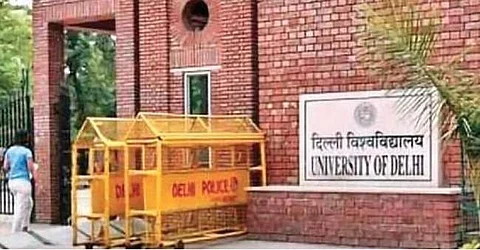 அனுமதியின்றி பல்கலைக்குள் நுழையக்கூடாது: ராகுலுக்கு தில்லி பல்கலை நோட்டீஸ்!