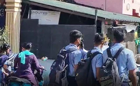 கோடை விடுமுறையில் இயங்கிய தனியார் பள்ளிக்கு விடுமுறை